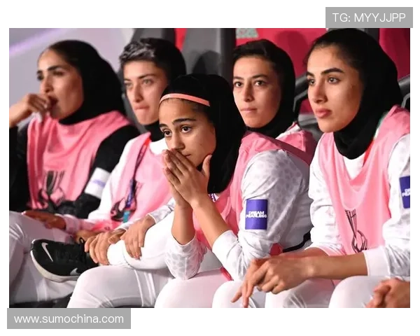 伊朗女足主帅拒唱国歌引争议